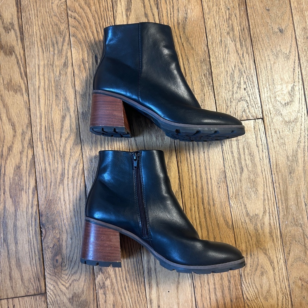 Korks by Kork-Ease Black Faux Leather Block Heel Lug Sole Ankle Boots 8